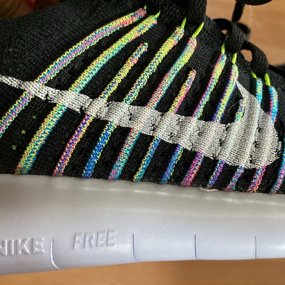 ❤️ Nike Free Fly Knit Sneakers Rainbow Black Size 8 1/2 NWOT - Picture 8 of 9